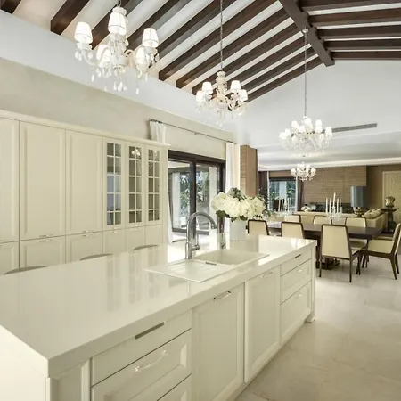 Ytu Beach Front - Puente Romano * Marbella